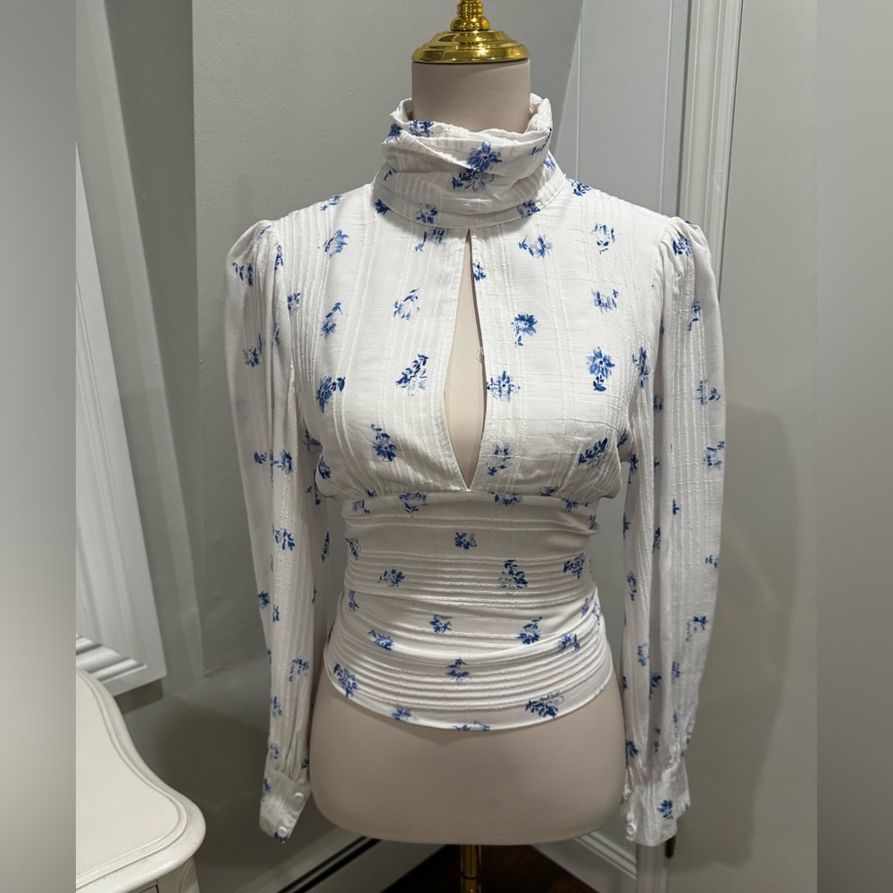 Sunday's SOHO | Backless Floral High-neck Rushed Top | White/Blue | Size Small